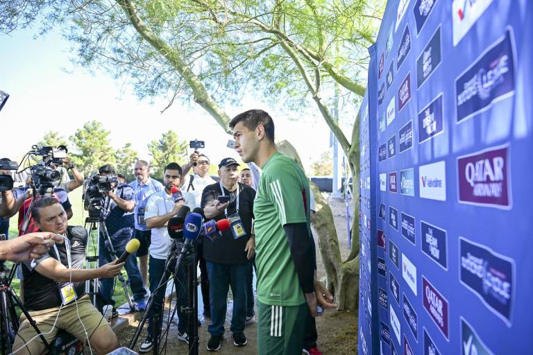 César Montes se disculpa tras expulsión