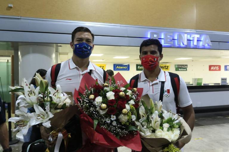 Josué Gastón Gaxiola y José Luis Rubio son recibidos por amigos y familiares en Culiacán tras participar en Tokio 2020