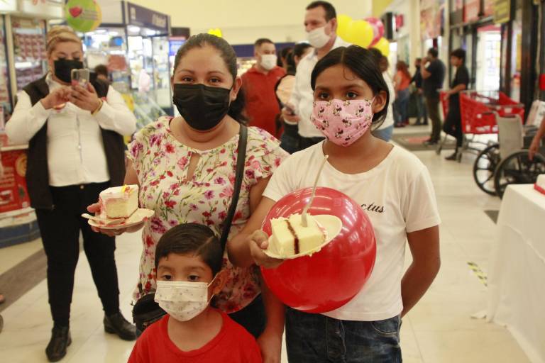 Celebra Casa Ley su 68 aniversario con sus clientes en Culiacán