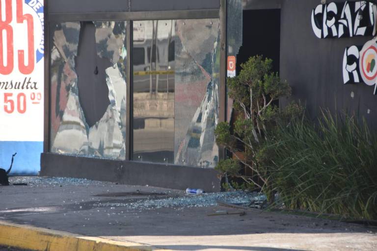 Balean y queman negocio de sushi en Los Huizaches, en Culiacán