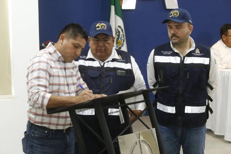 Celebran con un desayuno su día los ingenieros de Mazatlán
