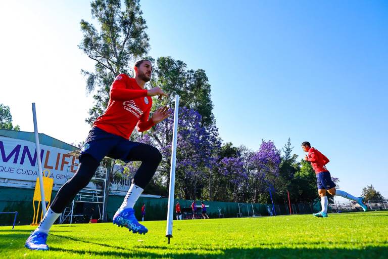 Hiram Mier es la primera baja de Chivas