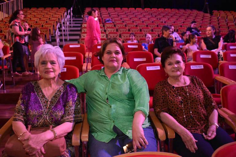 Vibra el público con el espectáculo ‘Sinaloa, tierra fértil de danzantes’