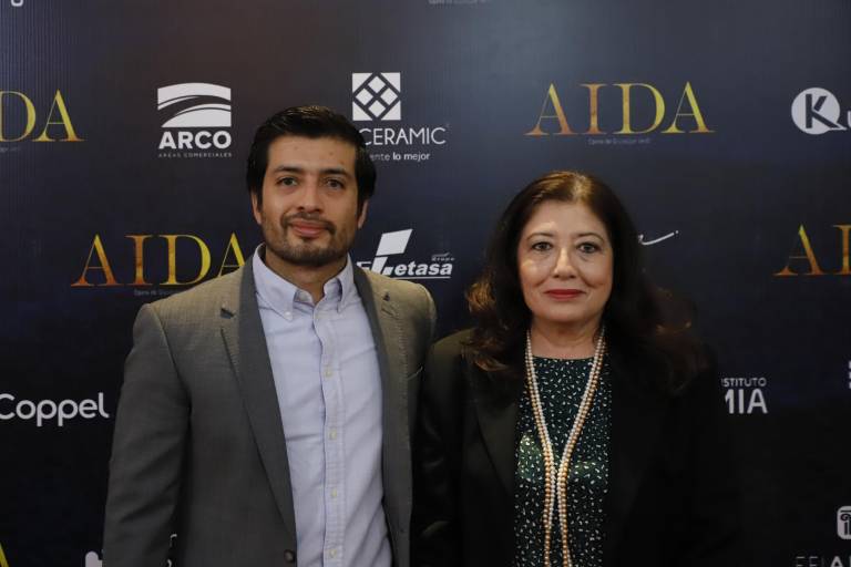 Viven sinaloenses una historia de amor con ‘Aída’