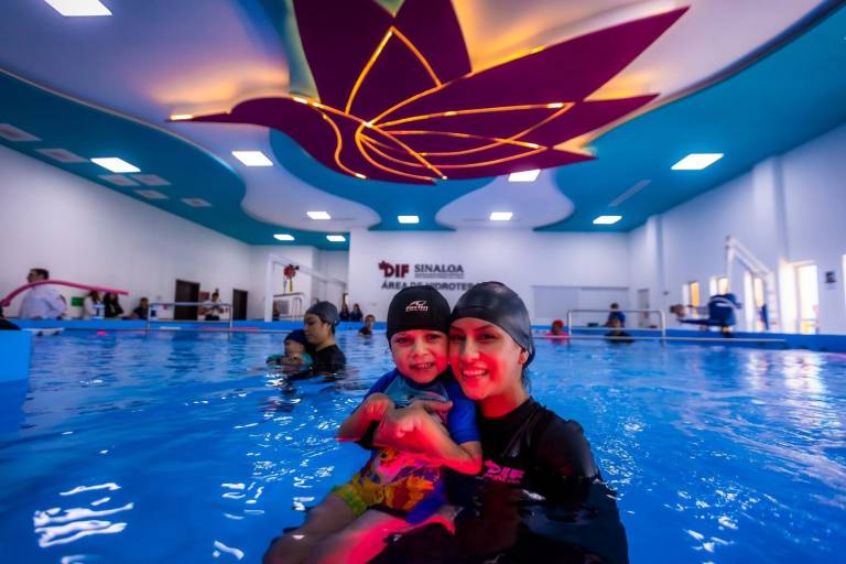 Tiene Sinaloa el tanque terapéutico más grande de México para pacientes con discapacidad motriz o en recuperación