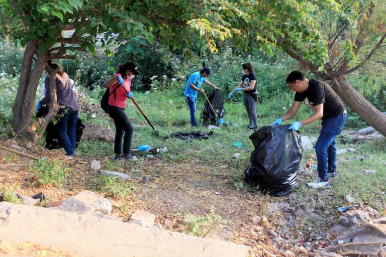 Recolectan 3 toneladas de basura en jornada de limpieza de arroyo en Escuinapa