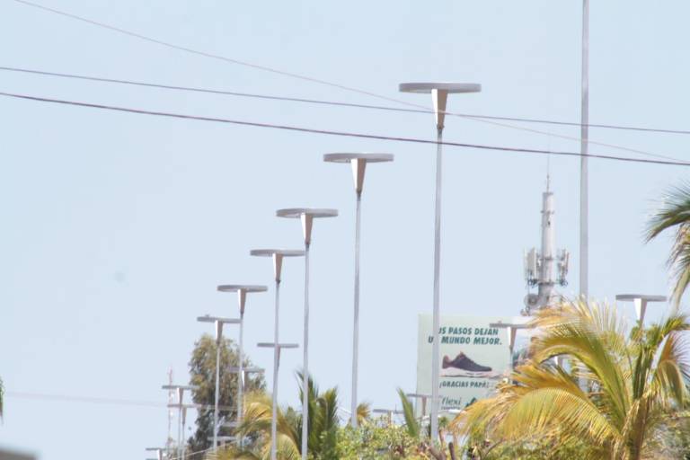 A Servicios Públicos de Mazatlán no le entregaron, en su momento, las lámparas de la Carlos Canseco, denuncia Regidor