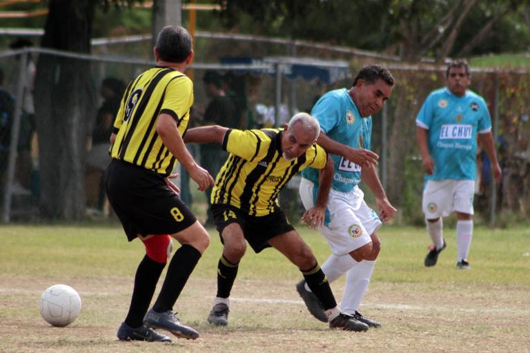 Servigrúas truena la chapa en Futbol Platino Plus, en Club Muralla