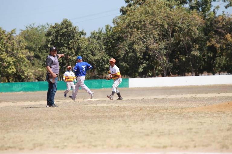 Las Higueras salen avantes ante El Armadillo, en beisbol del Chololos