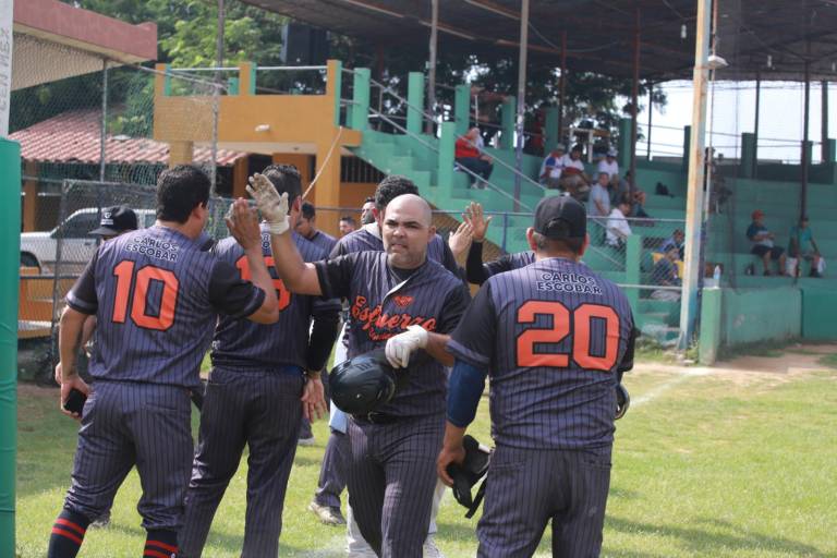 Pollería Catalina y Esfuerzo Ciudadano definirán al campeón