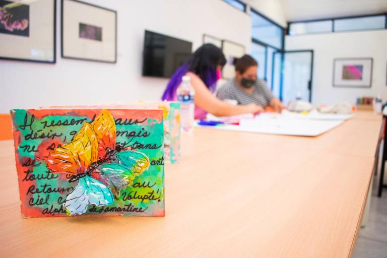 Elaboran libros de artista y encuadernación japonesa