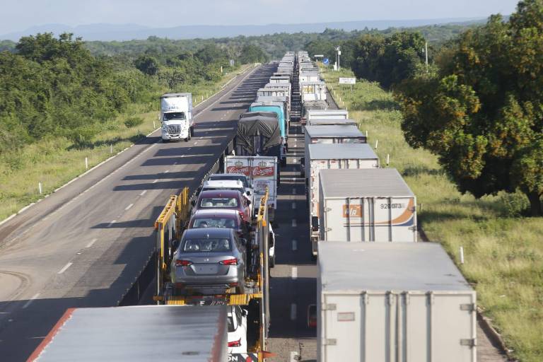 Liberan autopista en su totalidad de Mazatlán a Culiacán; de norte a sur por el carril de baja velocidad