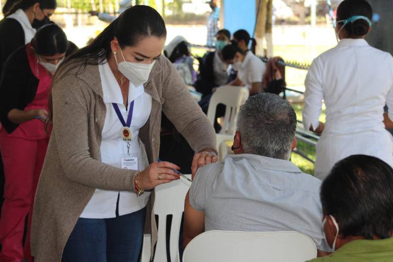 Habrá puntos fijos de vacuna contra Covid en 4 municipios de Sinaloa