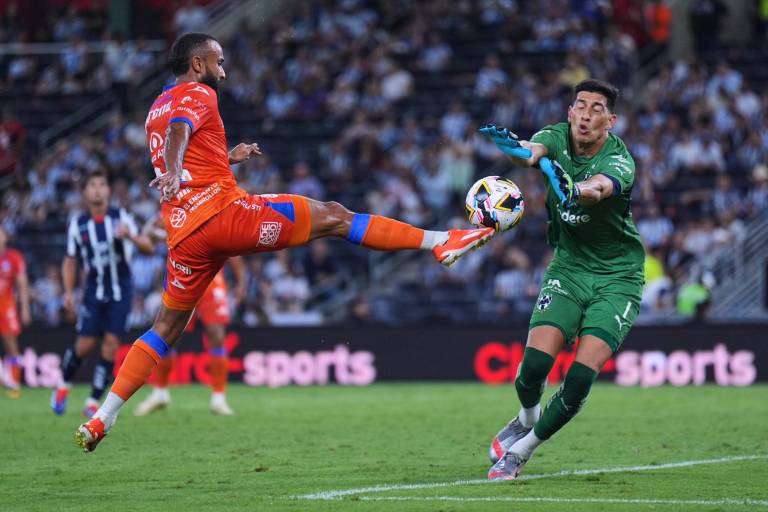 Mazatlán FC no aprovecha ventaja numérica y empata en Monterrey