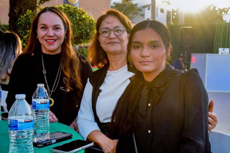 Celebran maestros, alumnos y personal su tradicional posada