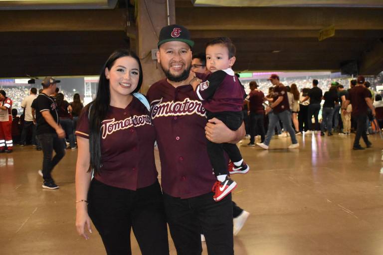 Festejan sinaloenses el inicio de la Temporada de Beisbol 2023-2024