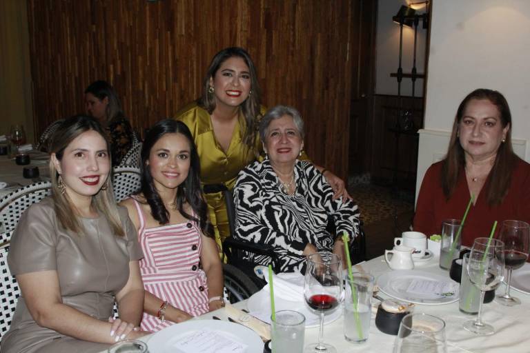 Carolina Covarrubias se despide de la soltería