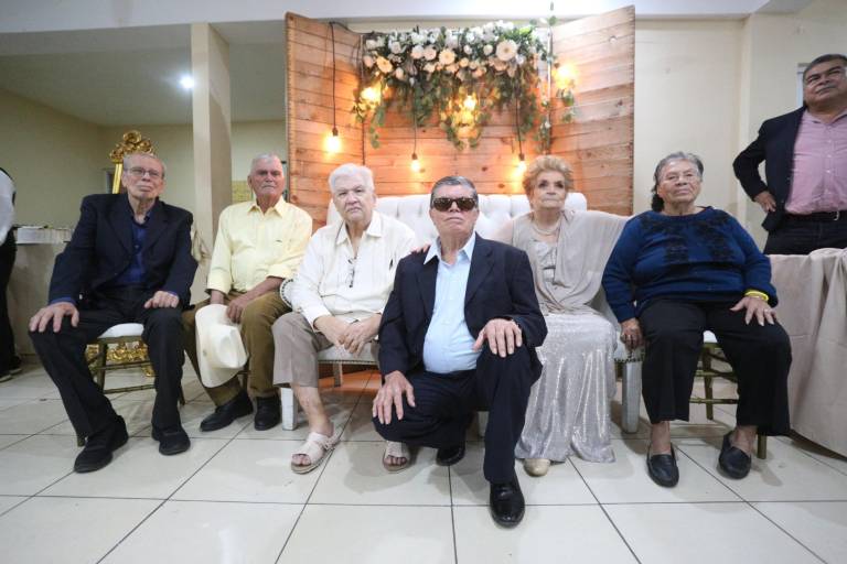 María de la Paz Garzón y Adolfo Moreno celebran sus 50 años de matrimonio