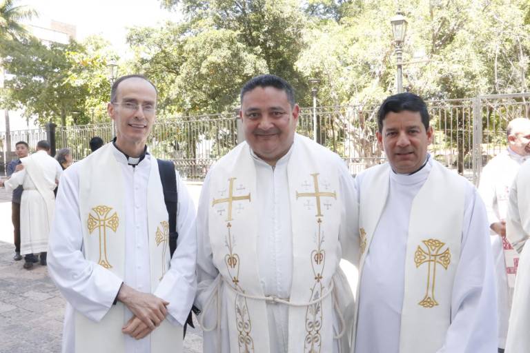 Celebran Sacerdotes de la Diócesis de Culiacán la Misa Crismal
