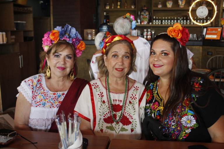 Lucía Velasco de González tiene festejo mexicano en su cumpleaños