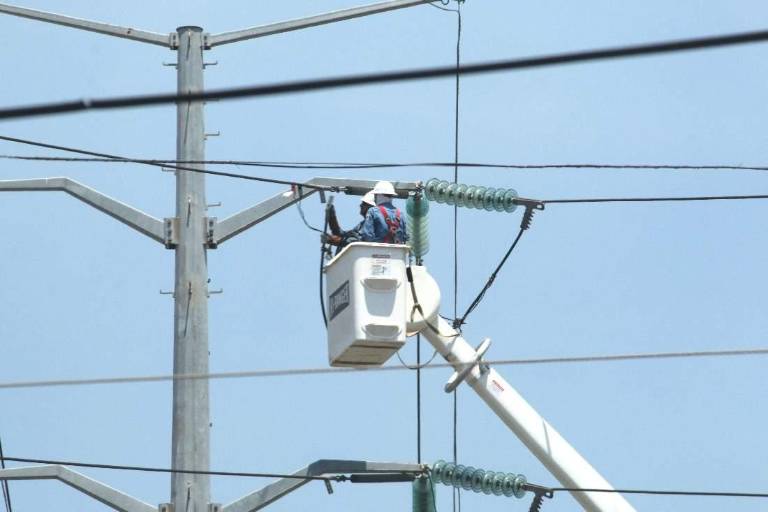 Juez señalado por AMLO, y otro, otorgan más suspensiones contra la reforma eléctrica