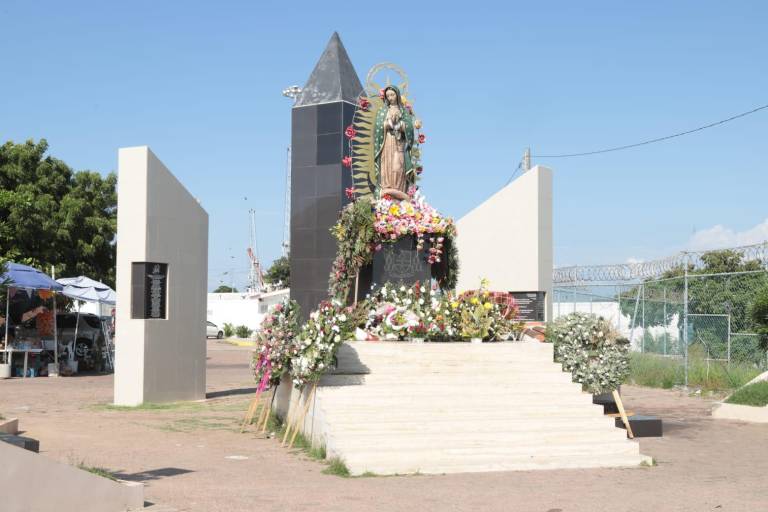 Llevan ofrendas a la Virgen de La Puntilla previo a los 50 años del huracán Olivia