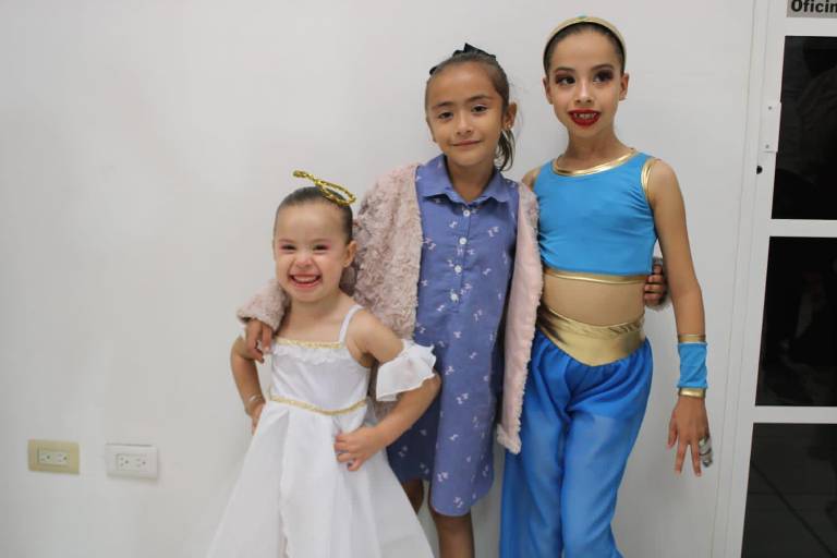 Las pequeñas Frida, Helena y Jade debutan como bailarinas en ‘El Cascanueces’