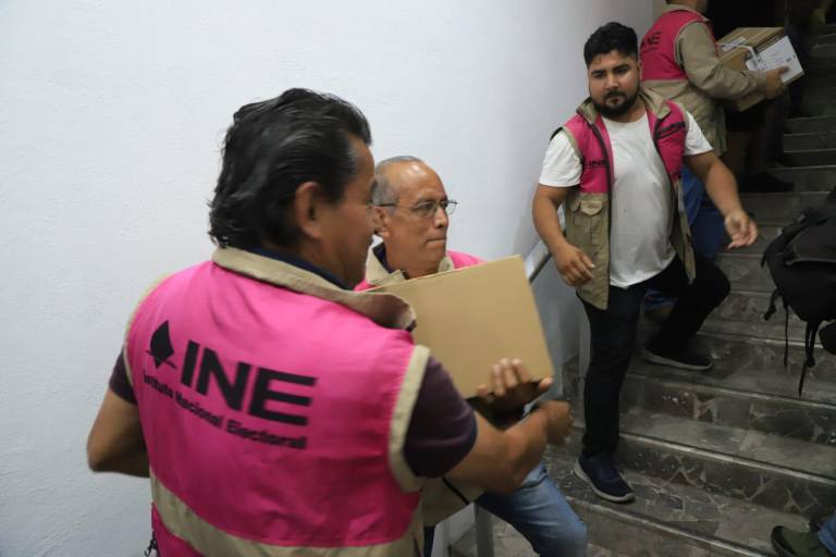 Llegan las boletas del INE a Mazatlán con 5 horas de retraso