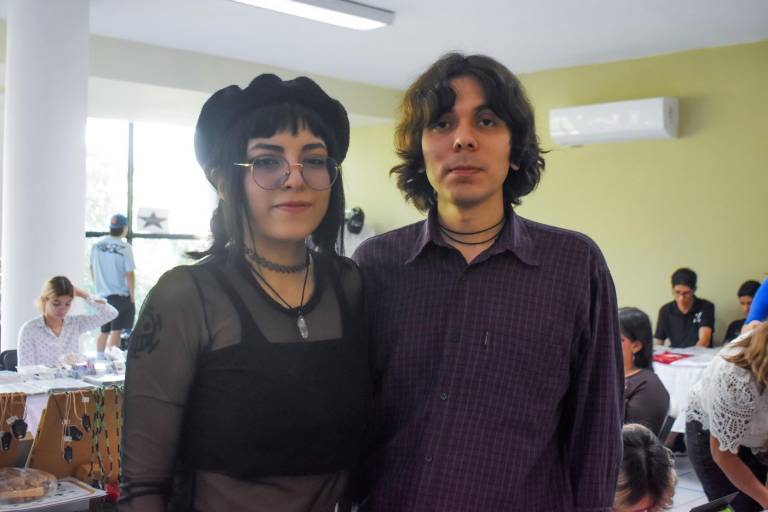 Muestran emprendedores sus productos en el ‘Mercado Creativo Yameto’