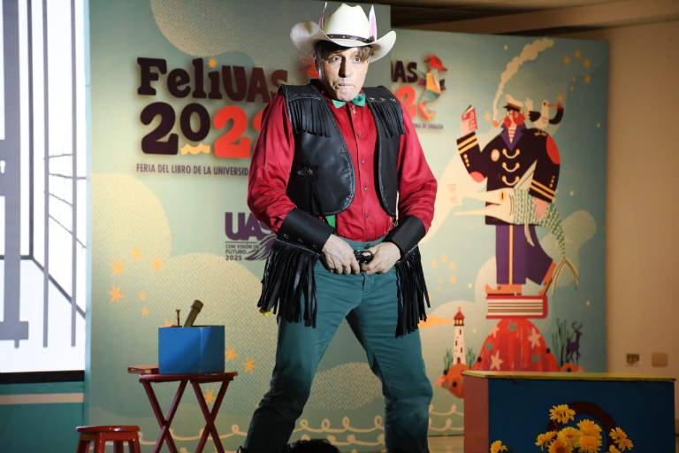 Comparte Mario Iván Martínez la magia de Cri-Cri en la FeliUAS