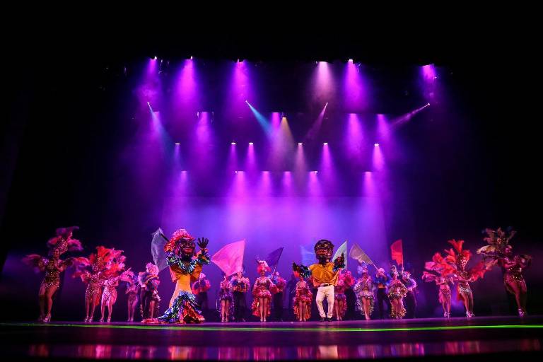 Viven sinaloenses una fiesta llena de color, música y tradición