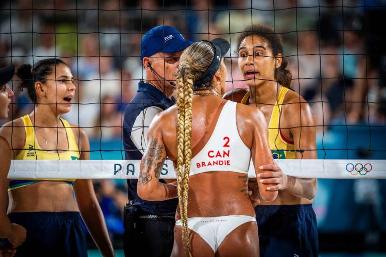 Imagine de John Lennon frena discusión en final de voleibol de playa en París 2024