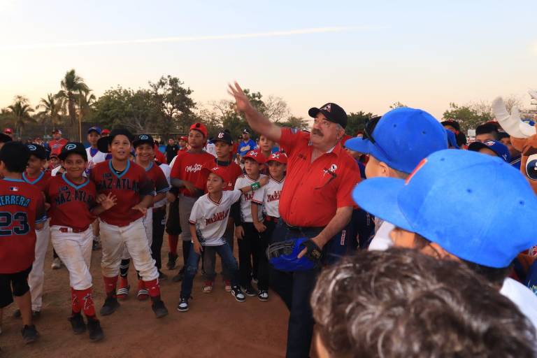 Dedican los mejores batazos en honor de Óscar Soto