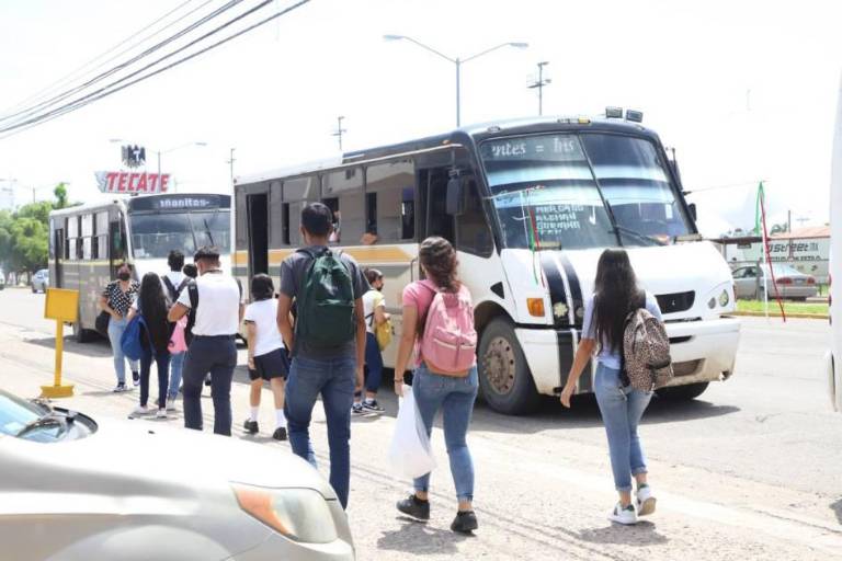 Se compromete ISJU a atender problema de descuento en los camiones, pide que le hagan llegar quejas y denuncias