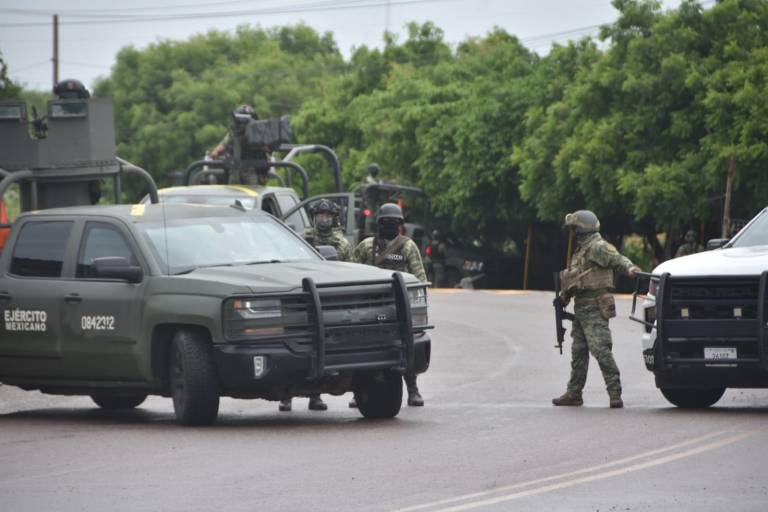 Enfrentamiento armado termina con camioneta descarrilada en Bellavista, Culiacán