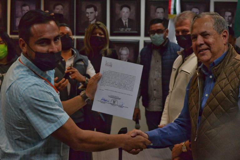 Como Síndico electo de Topolobampo, el activista Ulises Pinzón hace acuerdo de mesura con el Alcalde de Ahome