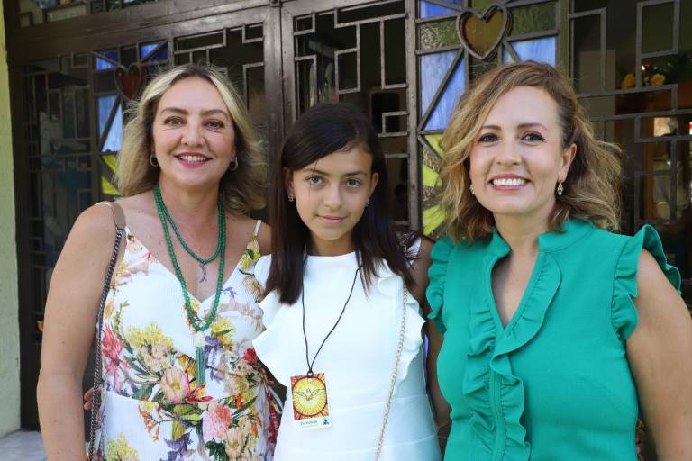 Confirman 54 niños su fe en Cristo