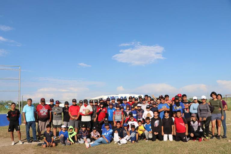 JJ Pacho imparte clínica de beisbol Aprende con los Grandes en la Universidad Politécnica del Mar y la Sierra