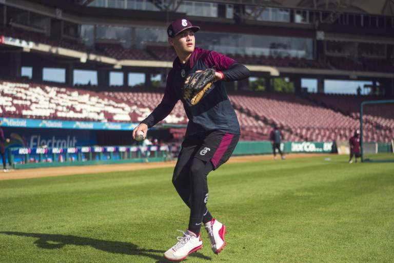 Tomateros de Culiacán sostiene intenso trabajo sabatino