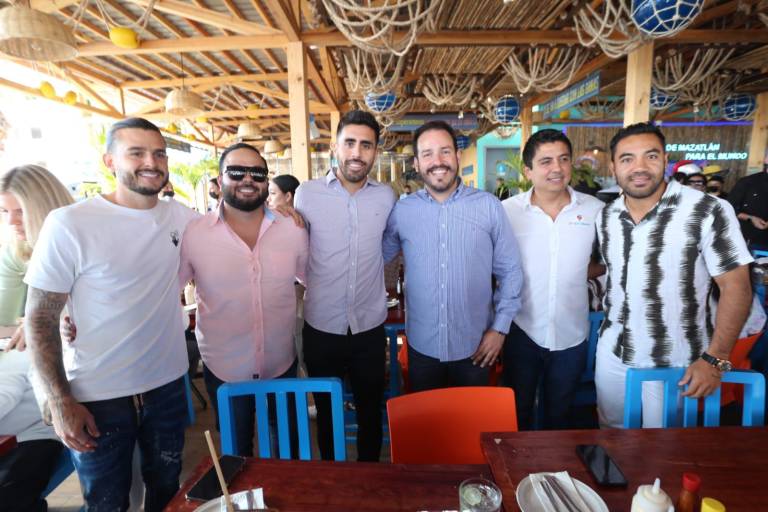 Se inaugura El Muchacho Alegre en la Zona Dorada de Mazatlán