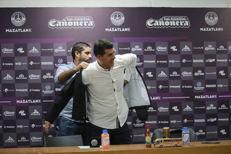 Presentan a Ismael Rescalvo, nuevo estratega de Cañoneros