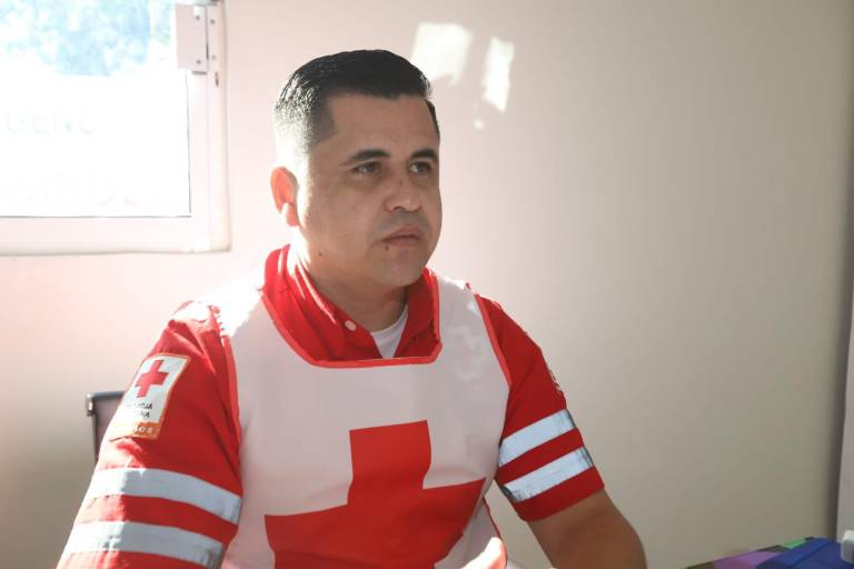 Asisten socorristas de la Cruz Roja parto en Mazatlán el fin de semana