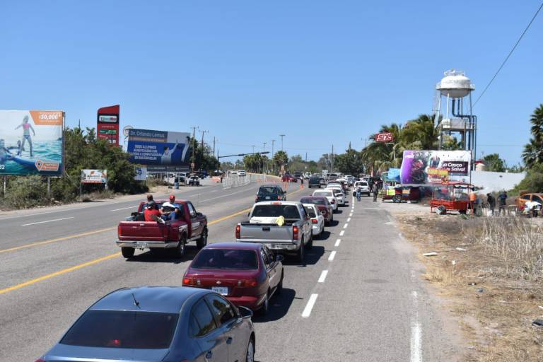 Tráfico hacia las playas de Navolato se incrementa en este Viernes Santo