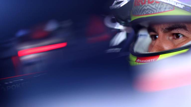 Sergio “Checo” Pérez no tuvo buena jornada este viernes.