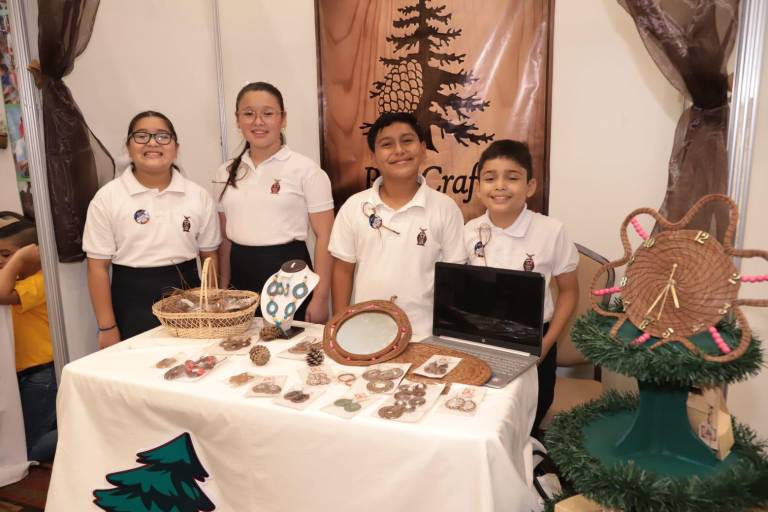 ‘Pine Crafts’ y sus productos de residuos de pino brillan en el Concurso Juguemos a Emprender 2025