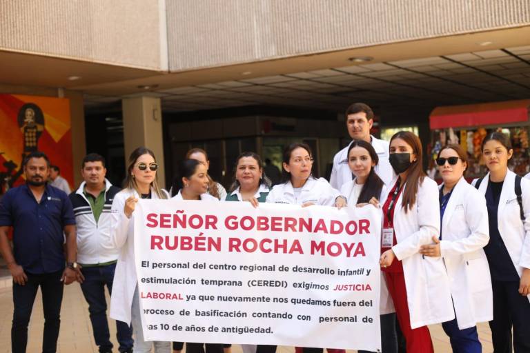 ‘Queremos nuestras bases, queremos una estabilidad’, reclaman trabajadores de IMSS-Bienestar en Sinaloa