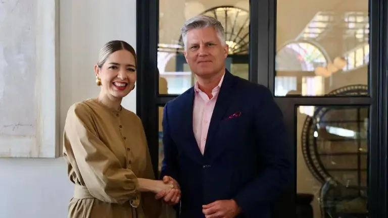 La Alcaldesa Estrella Palacios sostuvo reunión con el Embajador de Canadá en México, Cameron MacKay.