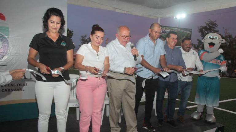 El corte del listón de la obra.