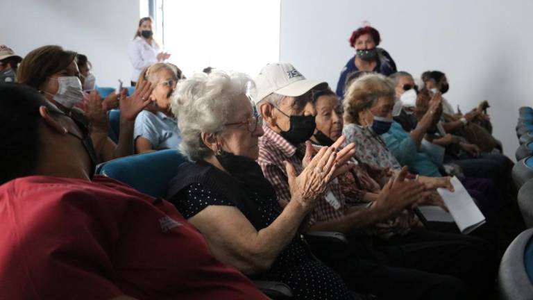 Celebran a abuelitos con ‘Día del Adulto Mayor’ en Mazatlán
