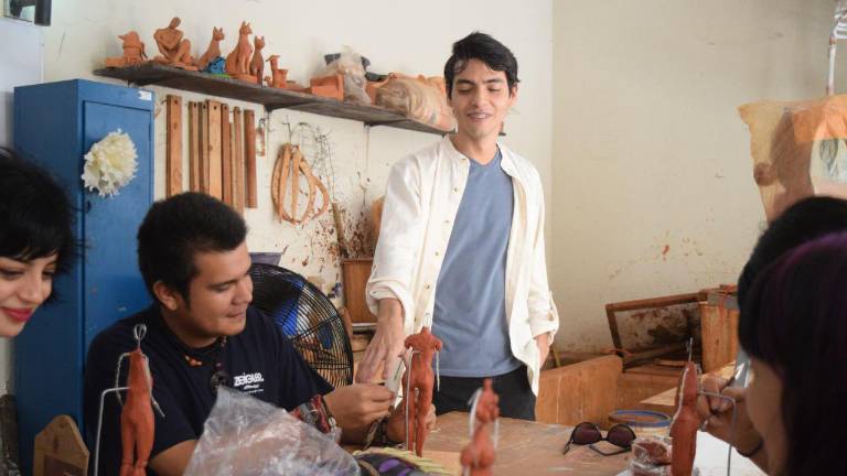 El profesor Luis Ángel Leyva Sánchez invita a estudiar las artes plásticas en el CMA.